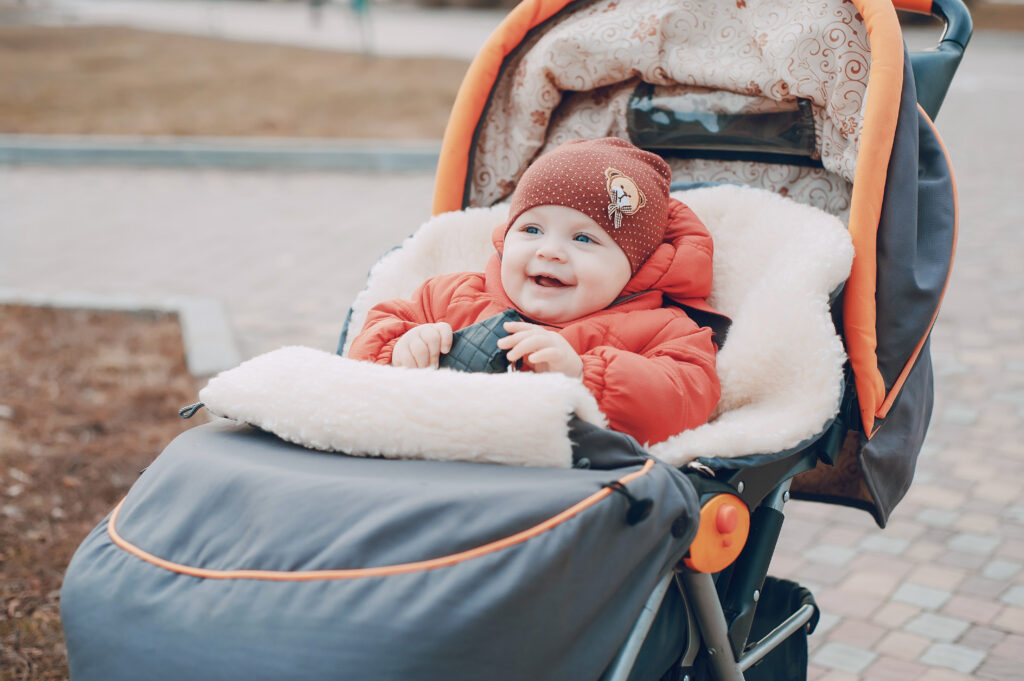 Baby im Buggy gut geschützt vor Unterkühlung