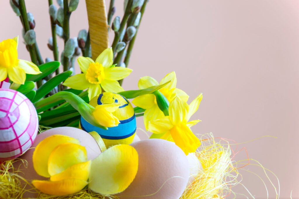 Typisch für Ostern sind Eier und Blumen