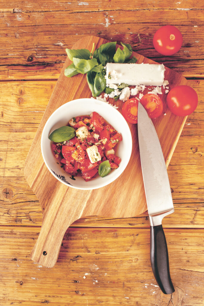 Tomaten auf einem Brett für das Rezept