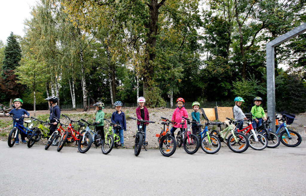 Jedes Kinderfahrrad des Tests plus Kind