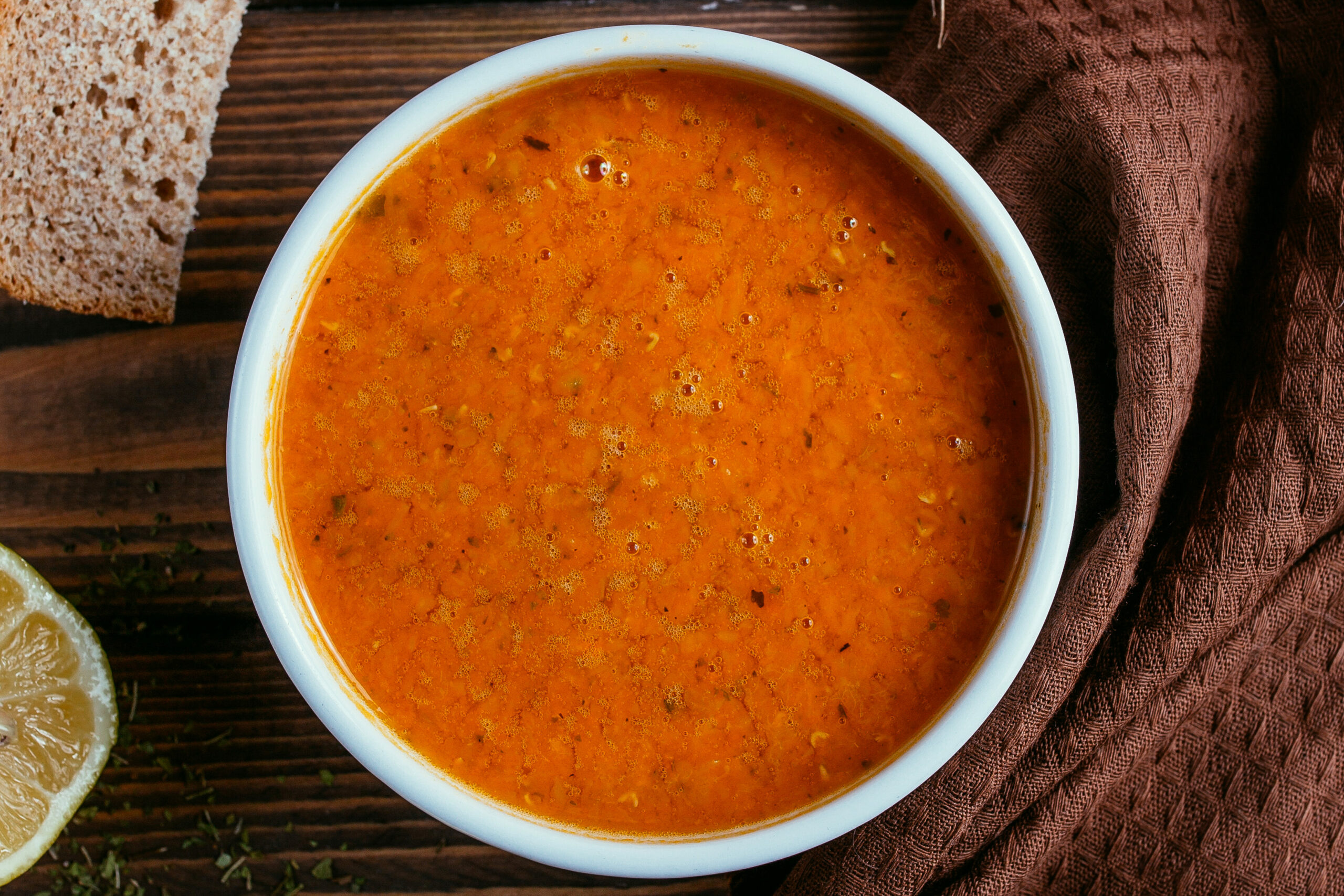 Ihr habt viel zu viel gekocht? Die Rote Linsensuppe lässt sich auch gut einfrieren.