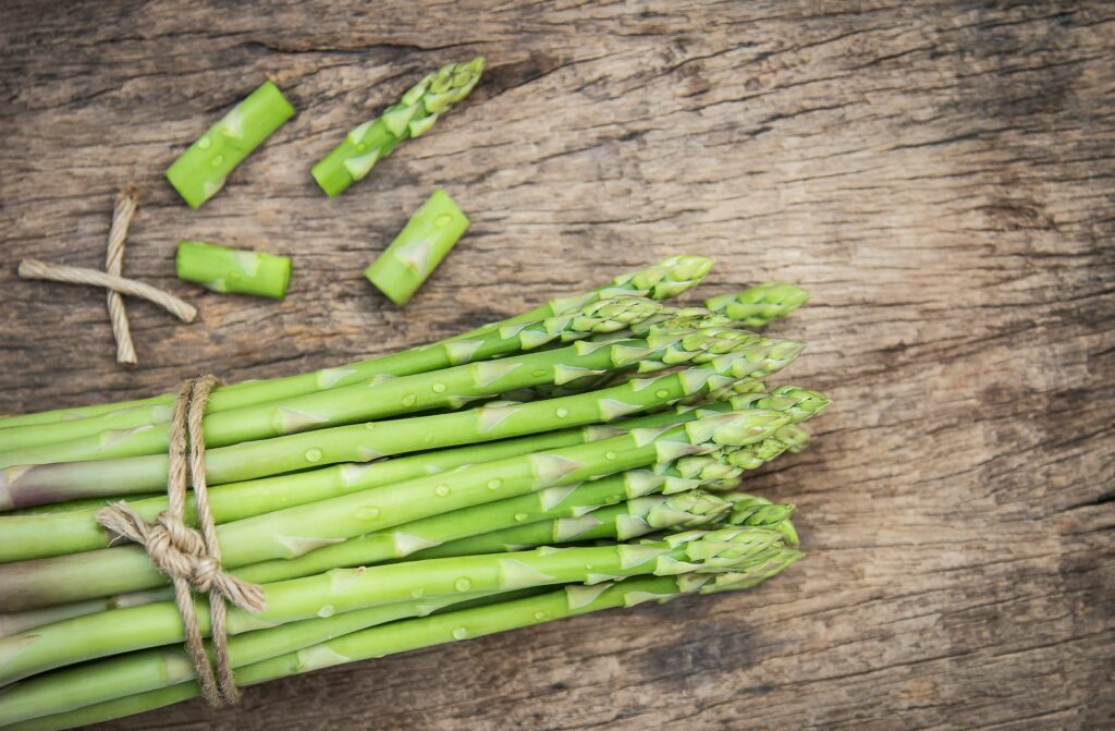 Grüner Spargel für Spargelrösti