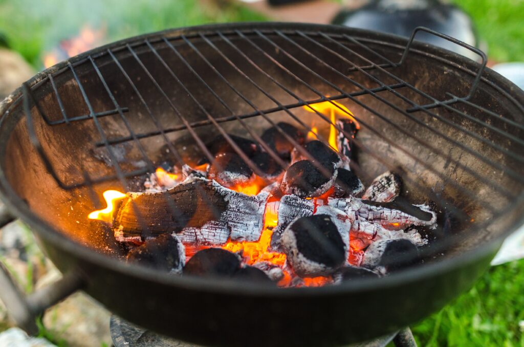 Grillen mit Holzkohle