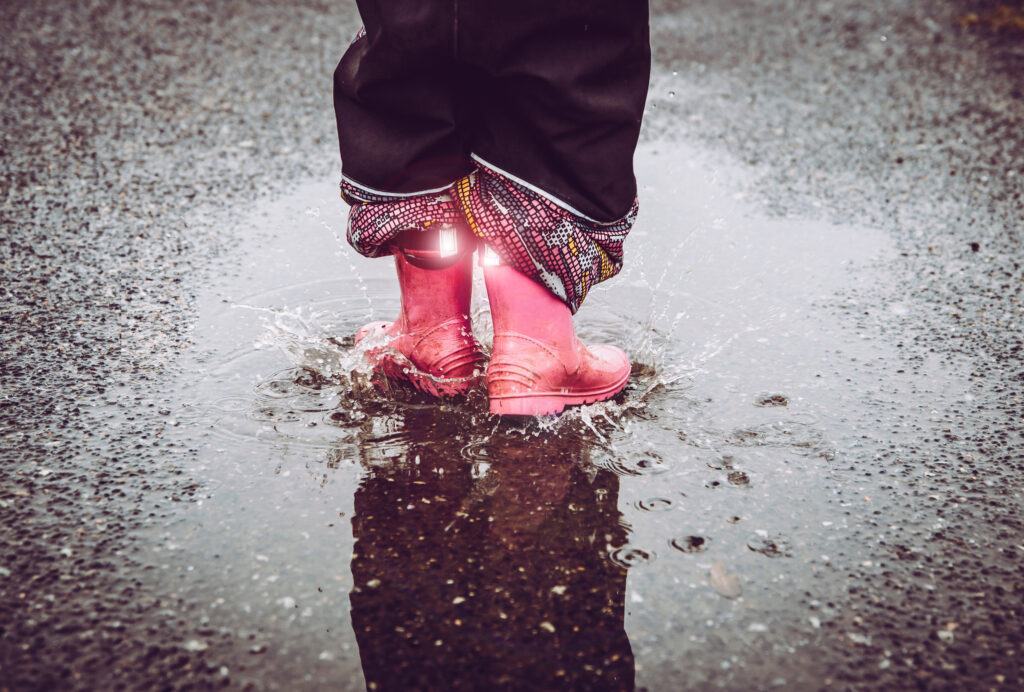 Reflektierende Kleidung, zum Beispiel Schuhe